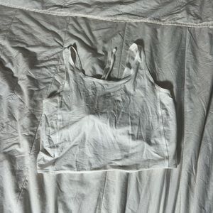 White Lululemon Size 2 Tie Crop Top